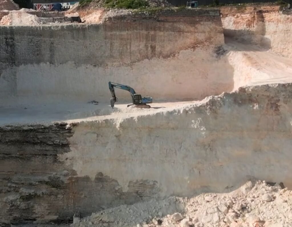 cliff collapse bali uluwatu construction mirah investment