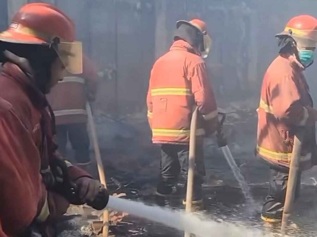 Info Bali Firefighter Efforts to put out fire in Universitas Udayana Bali
