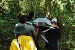 The officer drove an American citizen named Brad Alan (61), who died while hiking in the West Bali National Park (TNBB) area in Buleleng Regency, Bali Province, Friday (30/1/2026).(Buleleng Police.)