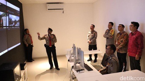 kapolda-bali-irjen-daniel-adityajaya-berserta-jajaran-mengecek-ruang-command-center-bali-tourism-police-station-jumat-622026-1770378476684_169